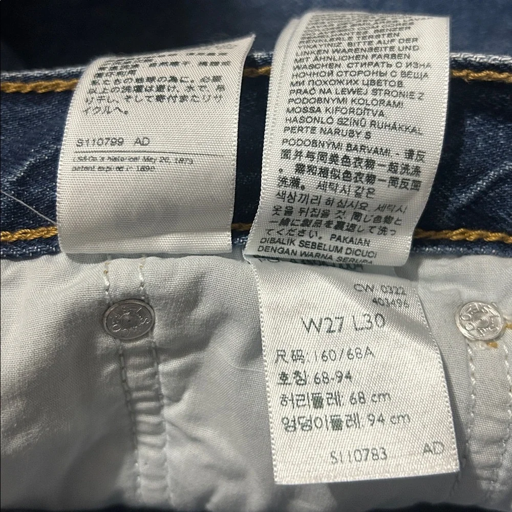 Levi’s High Rise Mom Jeans - Picture 12 of 12